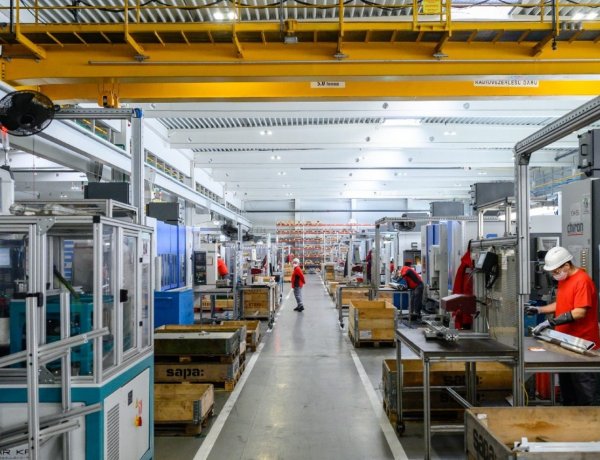 Jelentős juttatást kaphatnak a versenyszférába átlépő közalkalmazottak