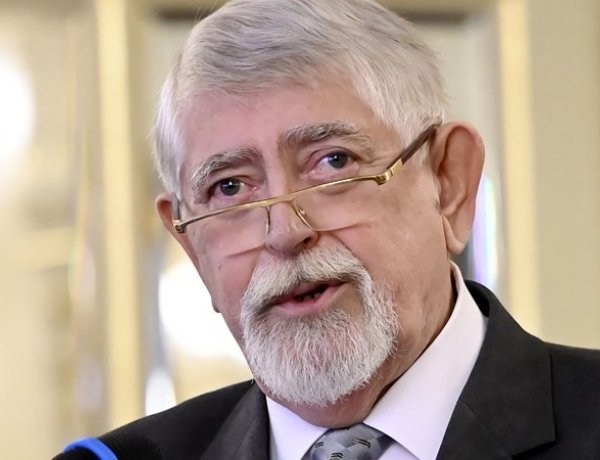 Nem lehet összefüggésbe hozni a vérrögképződést az AstraZeneca-vakcinával