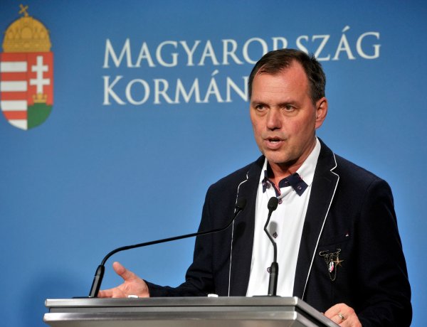 Szlávik János elárulta mikorra érhető el a nyájimmunitás    