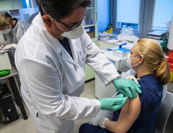 Merkely Béla: bármelyik vakcinát adják, el kell fogadni!            