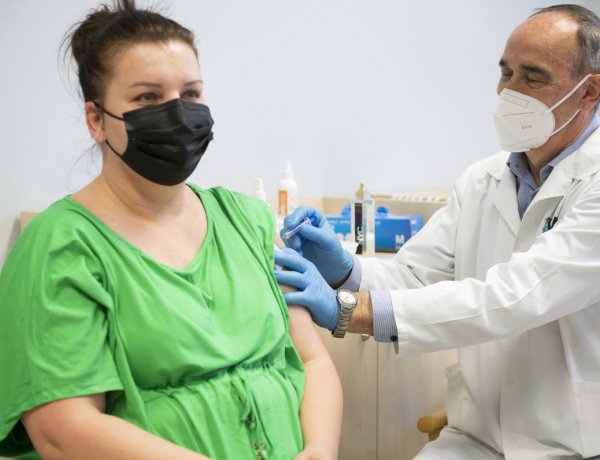 Emmi: a háziorvosoknak is nagy a szerepe a kiemelkedő magyar oltási adatokban