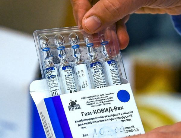 Kedden 140 ezer második dózis Szputnyik vakcina érkezik Magyarországra