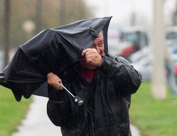 Viharos széllel és kiadós csapadékkal érkezik a hidegfront, ilyen hideg lesz