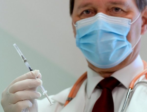 Ha elegen beoltatják magukat, megszabadulhatunk a maszkoktól           