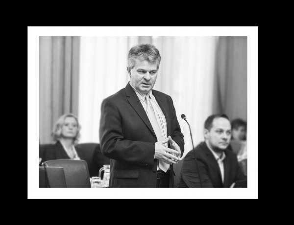 Együttérzését fejezi ki a Fidesz-KDNP frakció Lövei Csaba családjának, munkatársainak