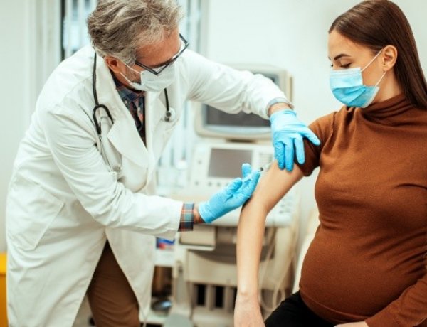 A nyíregyházi önkormányzat oltási kampányt indított a várandósok és kismamák biztonságáért