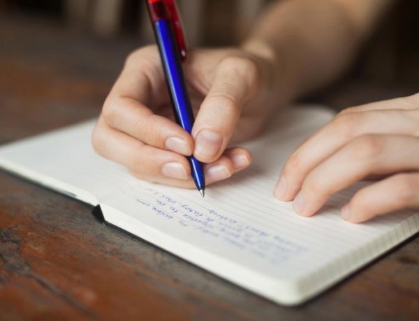 „Figyu, így írok Én” – Saját versekkel és szavalattal lehet jelentkezni a videós versenyre