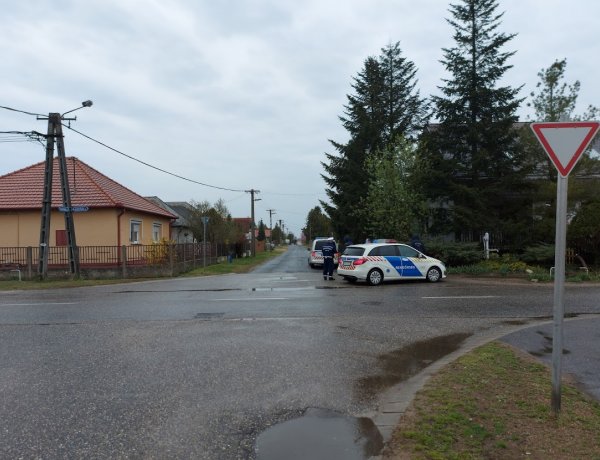 Nem adott elsőbbséget egy kerékpáros egy védett úton közlekedő autónak az Izabella utcán