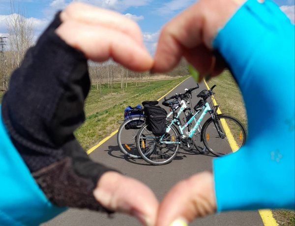 Kerékpáros kihívás Nyíregyházán: Az egyenlítő hosszát tekernék le!