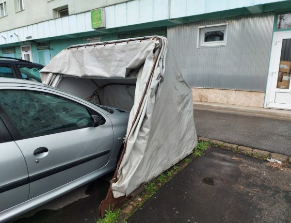 Legkésőbb a hét végéig le kell bontani a ponyvagarázsokat a közterületeken