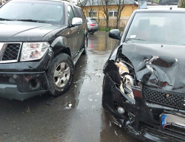 Nagy erejű ütközés a Kállói úton, személyi sérülés nem történt     