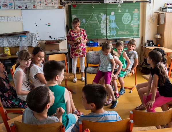 Várják vissza az alsósokat az iskolákban - Pénteken véget ért az online oktatás