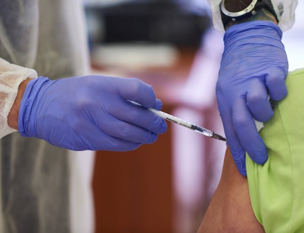 Folytatódott a pedagógusok oltása – Pfizer típusú vakcinát kaptak Nyíregyházán is