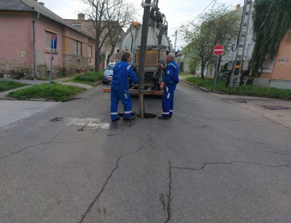 A Vörösmarty utcán megkezdődött a szennyvízcsatornák átjárhatóságának ellenőrzése