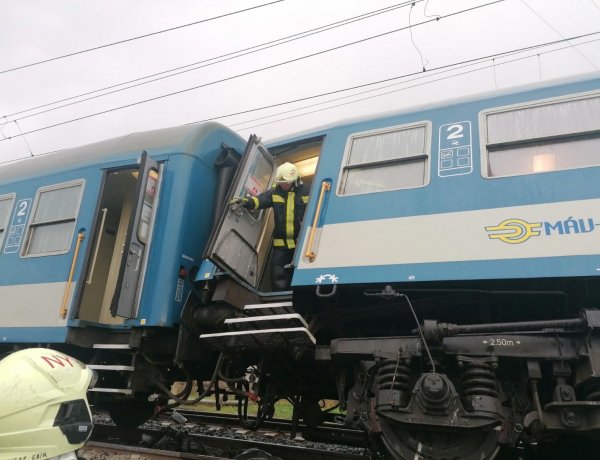 Tragikus vonatbaleset – Egy személy a helyszínen életét veszítette, hatan megsérültek