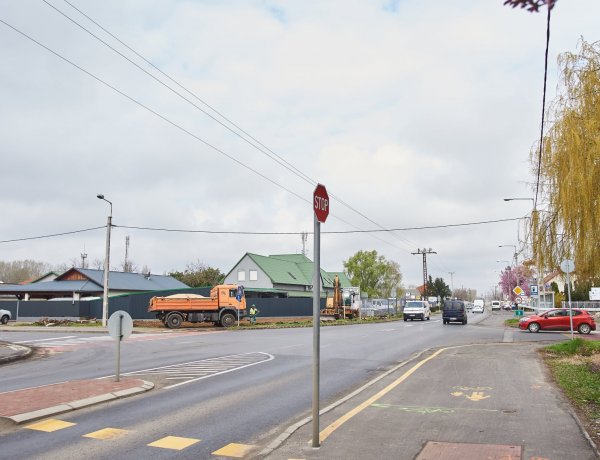 Körforgalom épül a Kállói úton – A tervek szerint szeptemberre befejeződnek a munkálatok