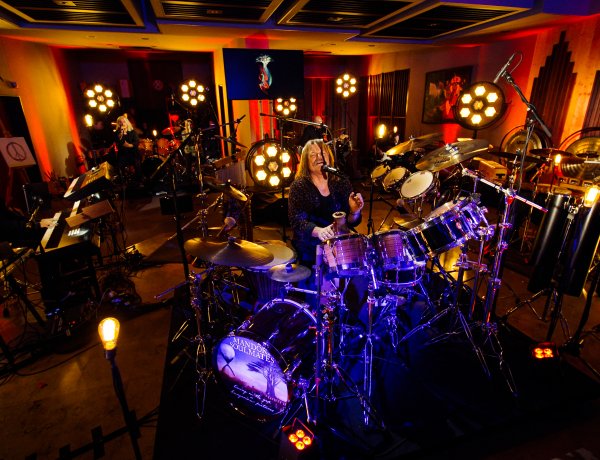 Őrült kíváncsiak az emberek erre a koncertre!                     