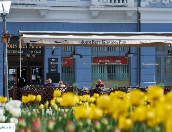 A mai naptól újra kinyithattak a vendéglátó egységek teraszai