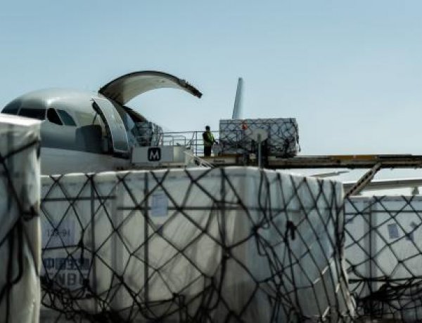 Szijjártó: soha ekkora vakcinaszállítmány nem érkezett még Magyarországra