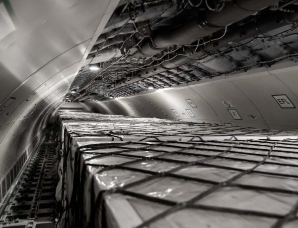 Szijjártó: újabb szállítmány Szputnyik vakcina érkezik Budapestre