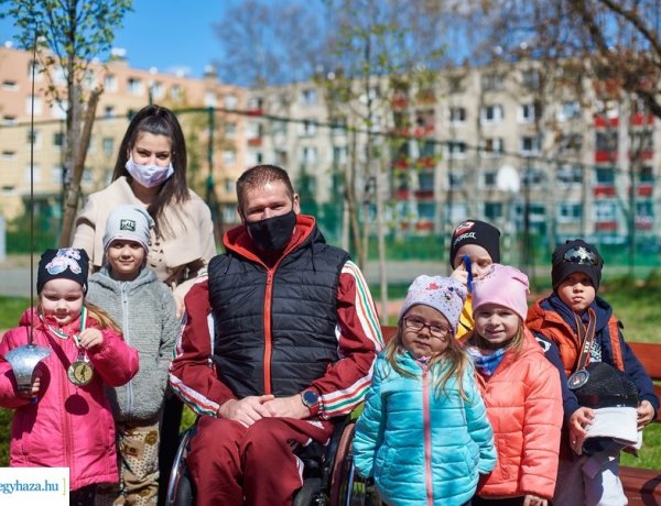 Vívás, csörgőlabda, röplabda - Parasportolókkal találkozhattak az óvodások