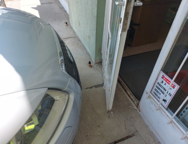 Egyre több a szabálytalanul parkoló autó Nyíregyházán                