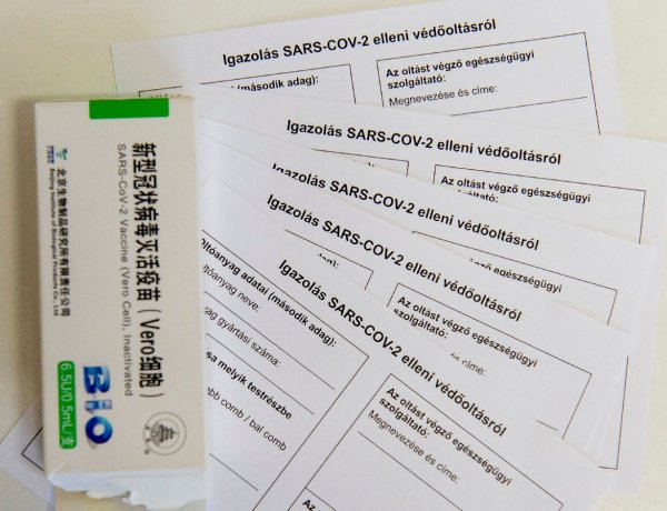 Szombaton 600 ezer, kedden 854 ezer adag vakcina érkezett és még nincs vége