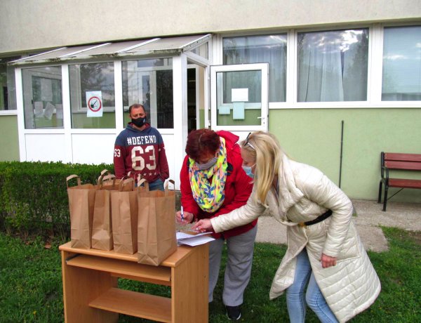 Hétvégén lezajlott a NYÍRVV idei első városszépítő fűmag- és termőföldosztása