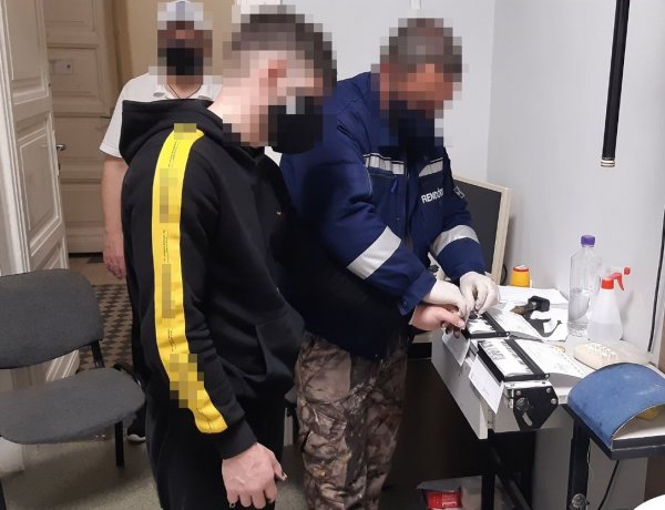 A szabolcsi rendőrök őrizetében az embercsempészéssel gyanúsítható román férfi