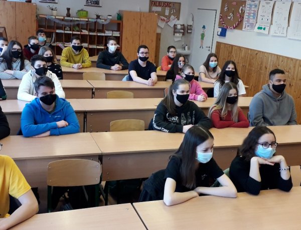 Nyereményeső a Mórának – Esszépályázaton arattak sikert a nyíregyházi iskola diákjai