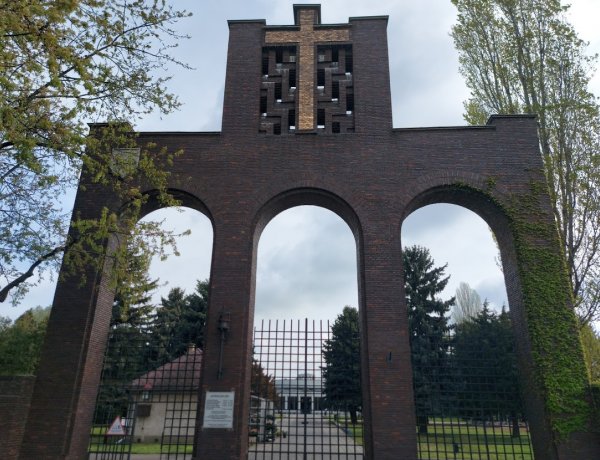 Május elsejétől nyári nyitvatartás szerint látogatható a temető