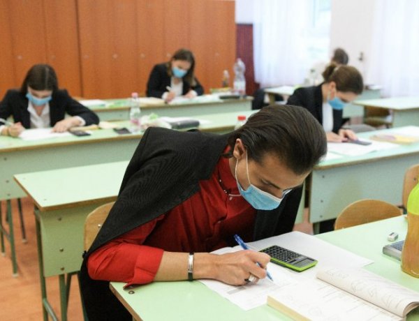 A matematika írásbelivel folytatódnak az érettségik          