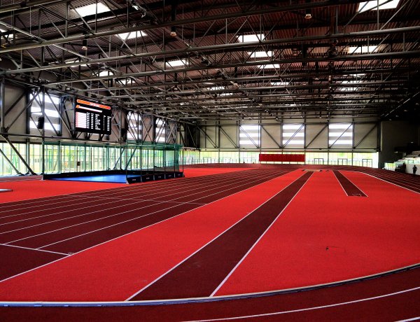 Az utolsó simításokat végzik - Rövidesen teljesen elkészül az Atlétikai Centrum 