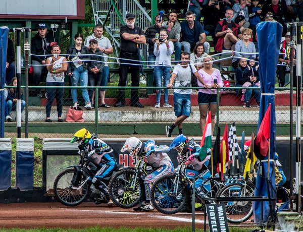 Pályán a fiatalok - U19-es salakmotoros EB futam a megyében                          