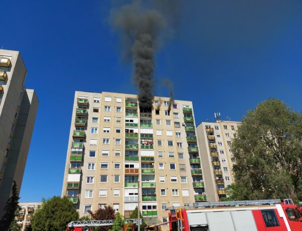 Szabadnapos tűzoltó menekítette ki az embereket a kilencedik emeleti tűzből
