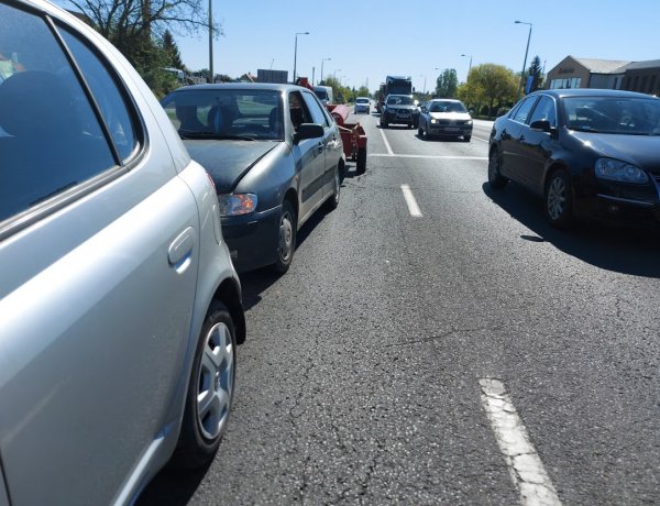 Ráfutásos baleset történt a 41-es főút bevezető szakaszán kedd délelőtt