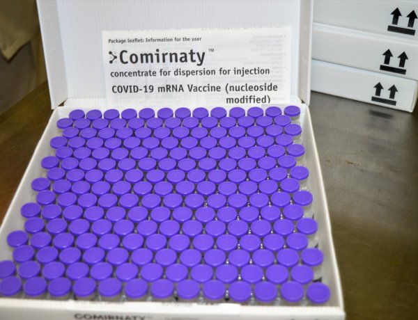 Ma újabb 2925 Pfizer-ampulla, azaz 17 550 adag oltóanyag érkezett a nyíregyházi kórházba