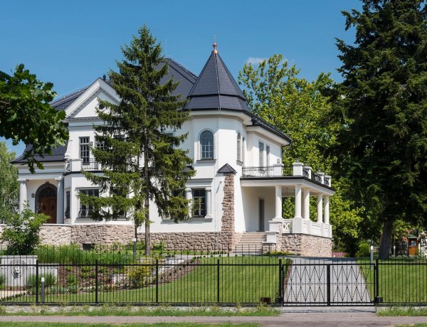 Újra megnyitja kapuit a látogatók előtt a Bencs Villa               