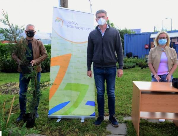 Városszépítés a lakossággal – Kiosztotta a NYÍRVV a korábban igényelt növényeket 