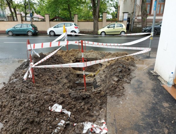 Ideiglenes forgalomkorlátozás mellett dolgoznak a Bocskai utcán a Nyírségvíz szakemberei
