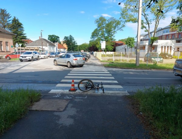 A Nagyvárad utcánál egy kerékpáros gyermek és egy gépjármű ütközött