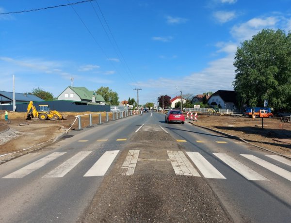 A Kállói úton csütörtöktől jelzőlámpa irányítja a forgalmat, váltakozó irányban