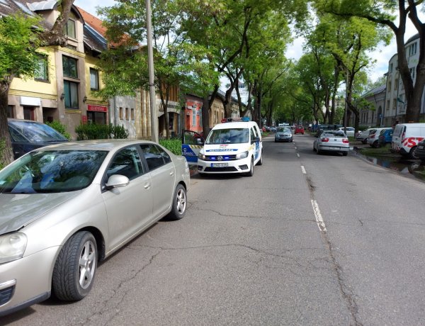 Hármas karambol történt a Szarvas utcán                     