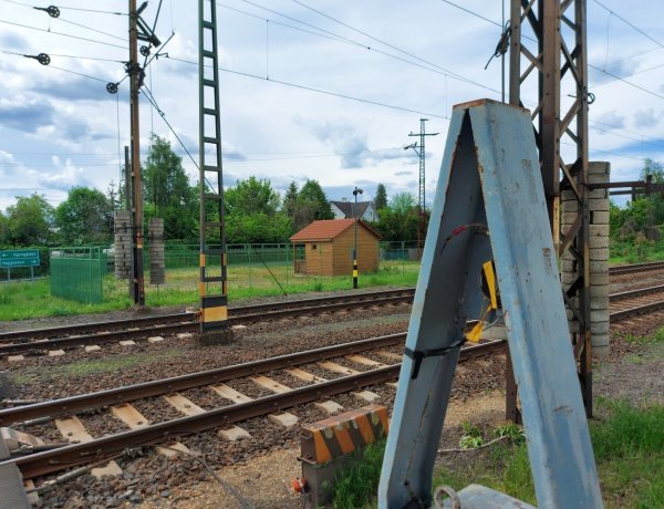 Sorompót tört le egy ismeretlen jármű Sóstón, a Templom utcánál