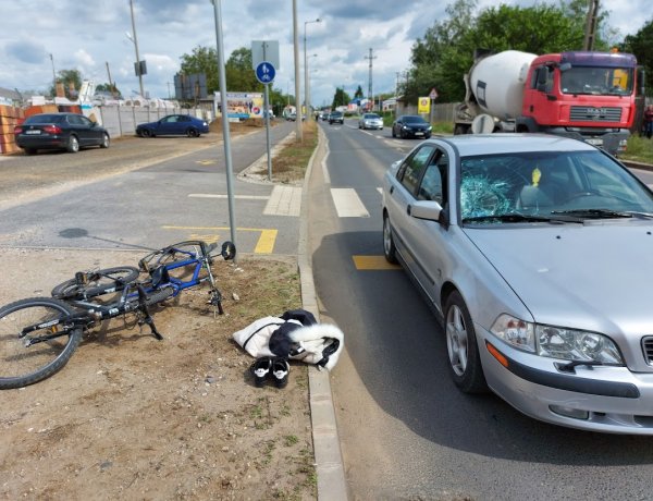 A Kállói úton két egymás mellett közlekedő kerékpáros ütközött egy személyautóval