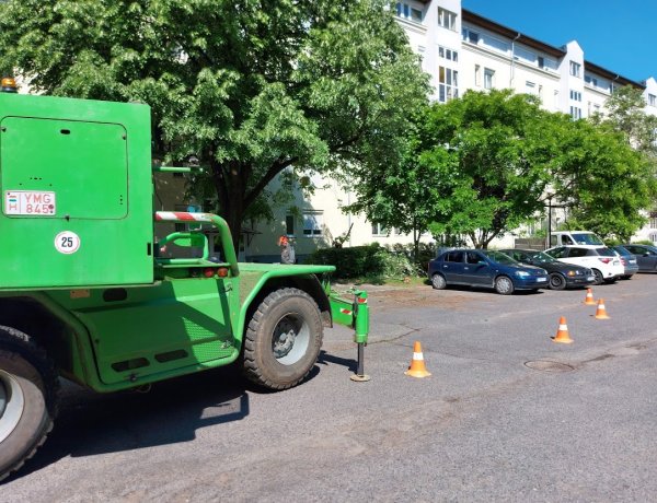 Végeztek a gallyazási munkák nagy részével a Kossuth utcán  