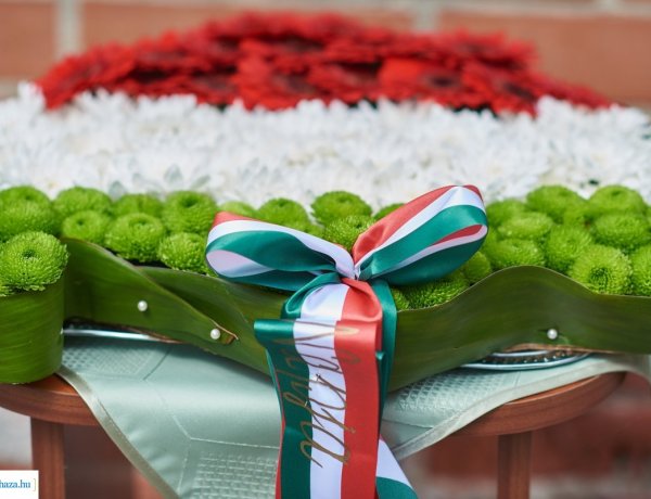 Nemzeti Összetartozás Napja - „Hiszek egy hazában" zenés, történelmi gálaműsor 