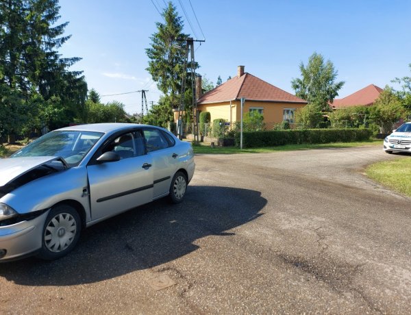 Két autó karambolozott a Tímár utcánál, a balesetben jelentős anyagi kár keletkezett