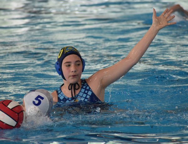 Hazai környezetben,  győzelmekkel zárták a szezont az Aqua SE vízilabdás lányai    