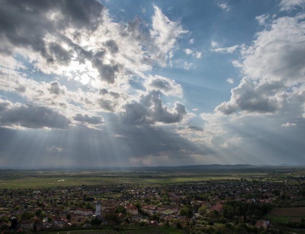 Időjárás: A felhők és a napsütés harca jön hétvégén         